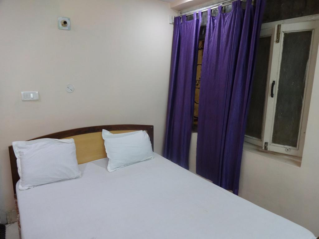 Ajatsatru Hotel Gajá Szoba fotó