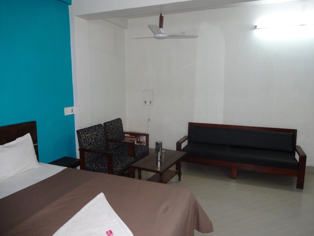 Ajatsatru Hotel Gajá Szoba fotó