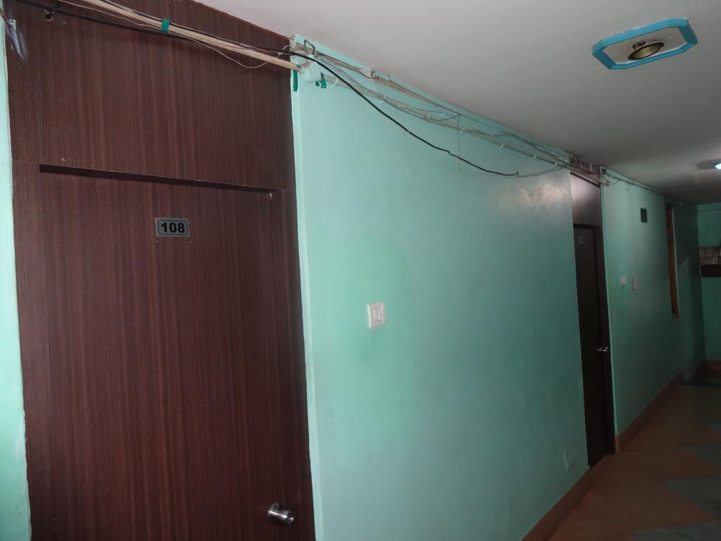 Ajatsatru Hotel Gajá Kültér fotó